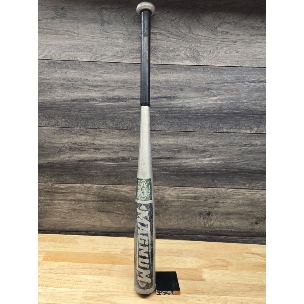Easton Magnum Youth Baseball Bat 29in 22oz Silver Black Aluminum Alloy